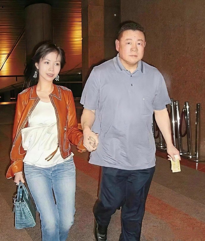 蔡少芬的18岁成人礼，竟然是刘銮雄给她办的。