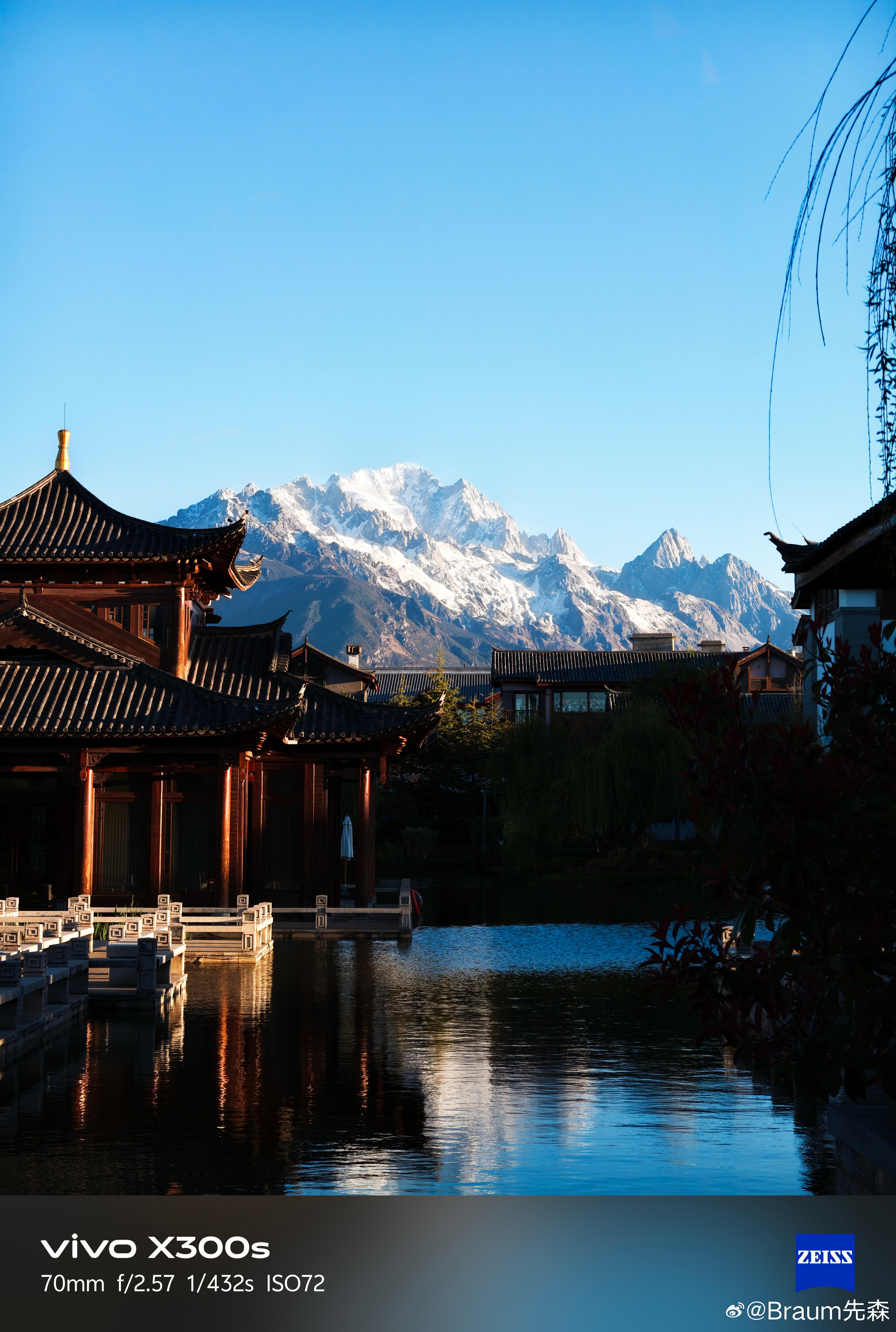 vivoX300s说白了，很均衡，喜欢拍照的还是爱打游戏的都能照顾到，这几天在