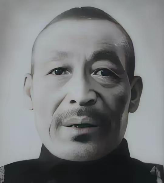 1949年，杀了49年，杀了3000多名红军的韩起功逃入祁连山，解放军搜寻多日无