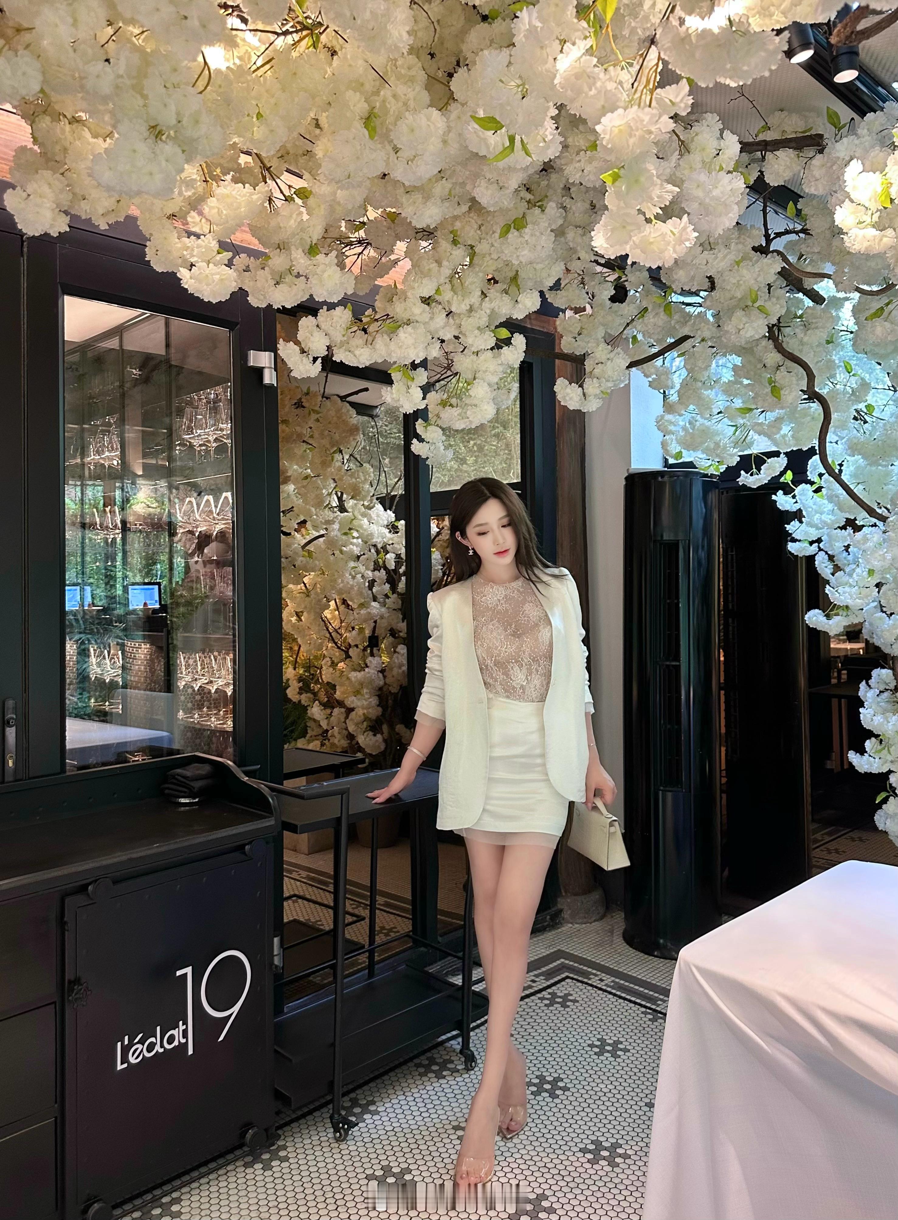 🤍🫶🏻内搭的蕾丝背心是定制面料😽超精致的外套和半裙用的