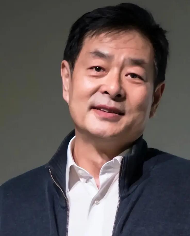 资本家的丑孩子又出道了，近日著名演员濮存昕发布了一则消息引轰动，祝贺自己的孙女参