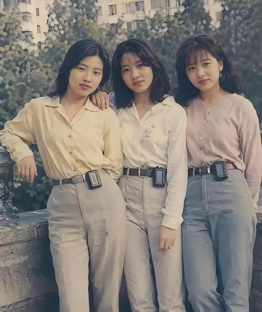 1993年在东莞厚街的鞋厂待过的人，估计没人忘得了那股混着橡胶和皮革的车间味道。