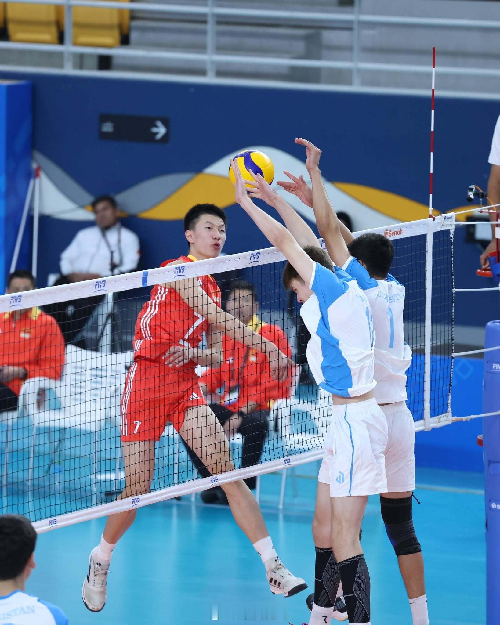 2025年亚洲青年运动会室内排球比赛明天（29日）进入决赛日。男排方面，明天北