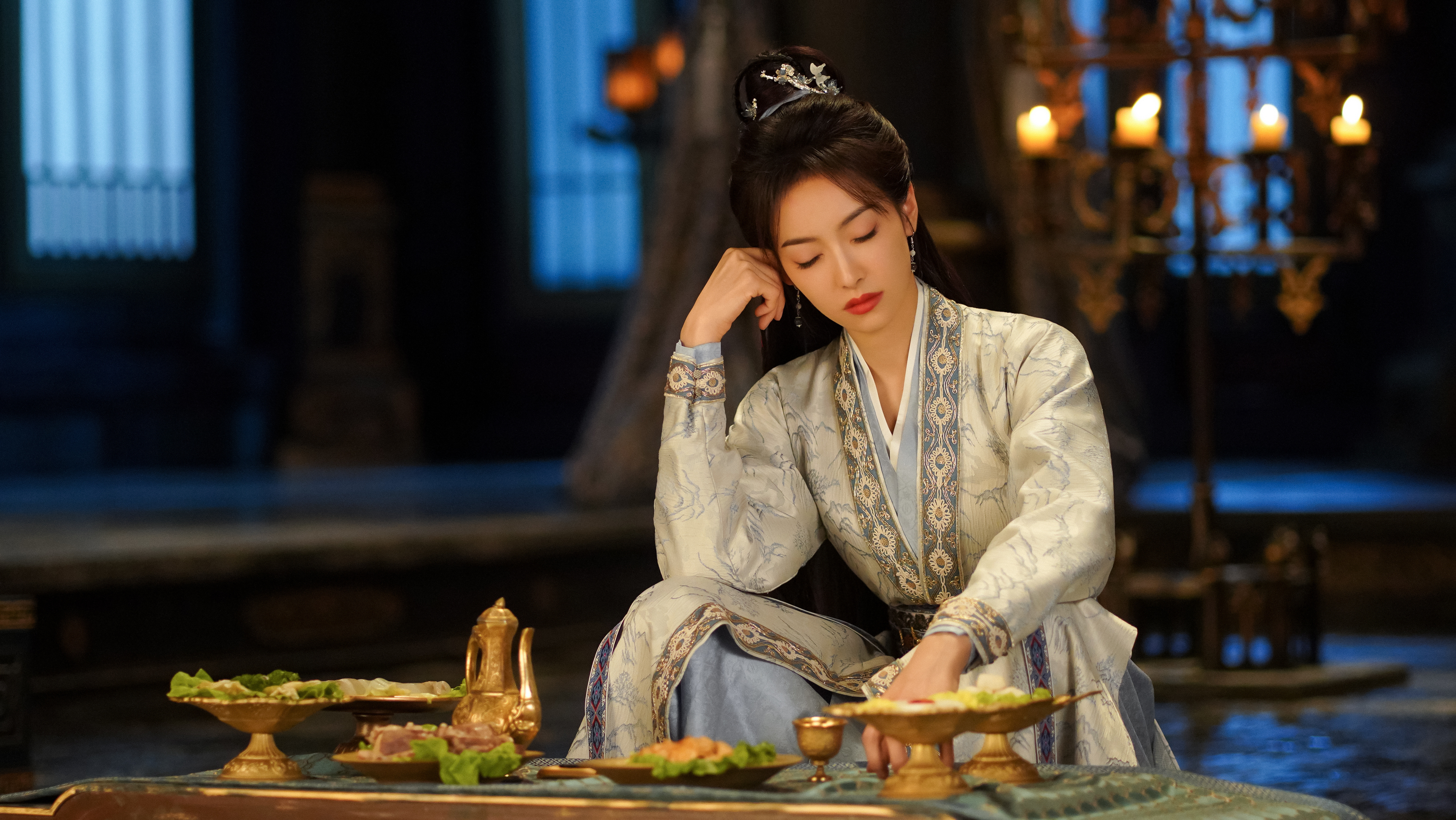 路透就很喜欢的一套感觉颜色很特别～～～《山河枕》楚瑜☽剧照-有点蓝衣有点白