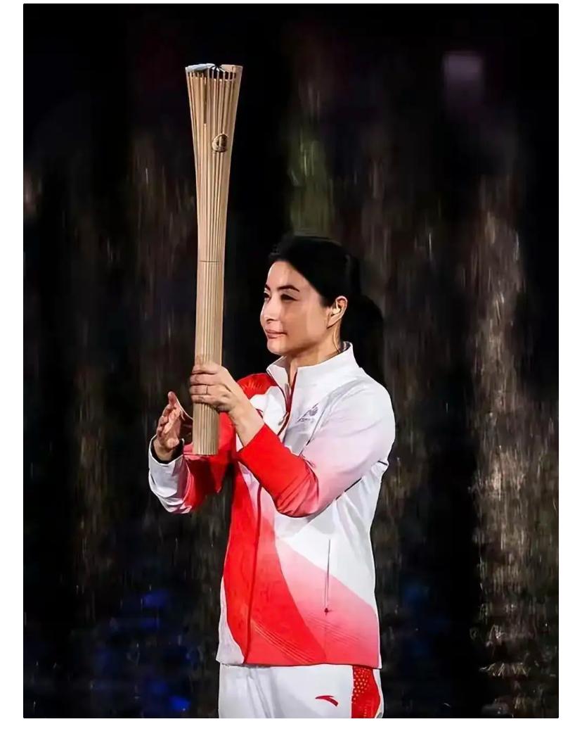 46岁的霍启刚给所有男人都提了个醒可以娶丑的也可以娶穷的，但千万不能娶那种一天到