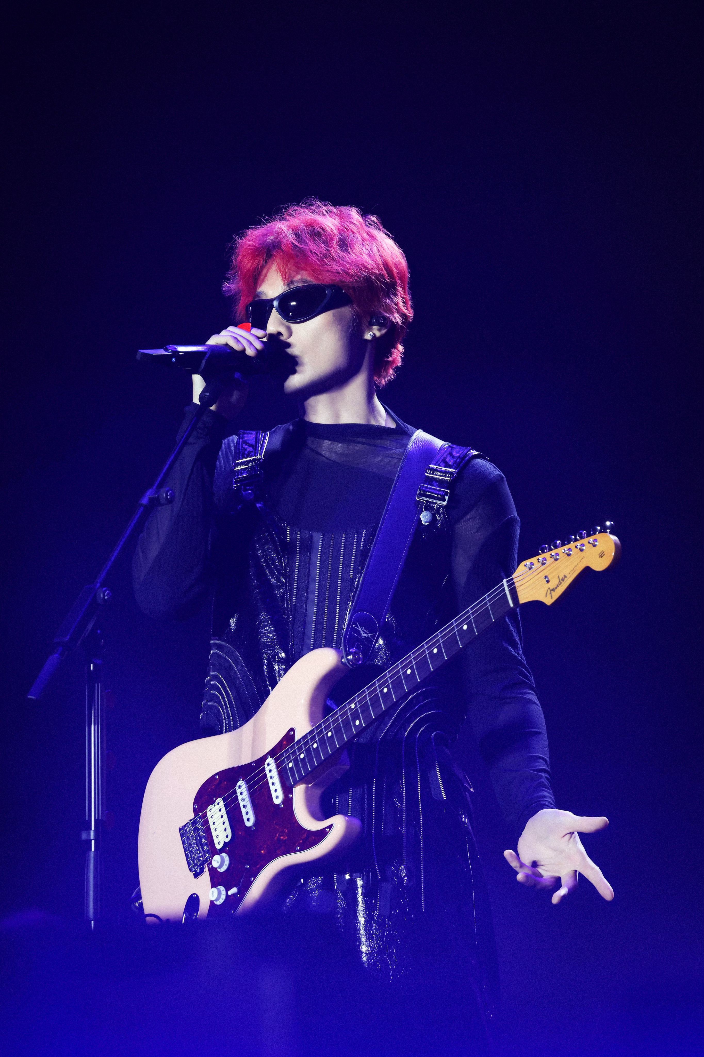 【单依纯就侵权李荣浩道歉】单依纯说错误全在我与任何人无关3月30日凌晨，发长文