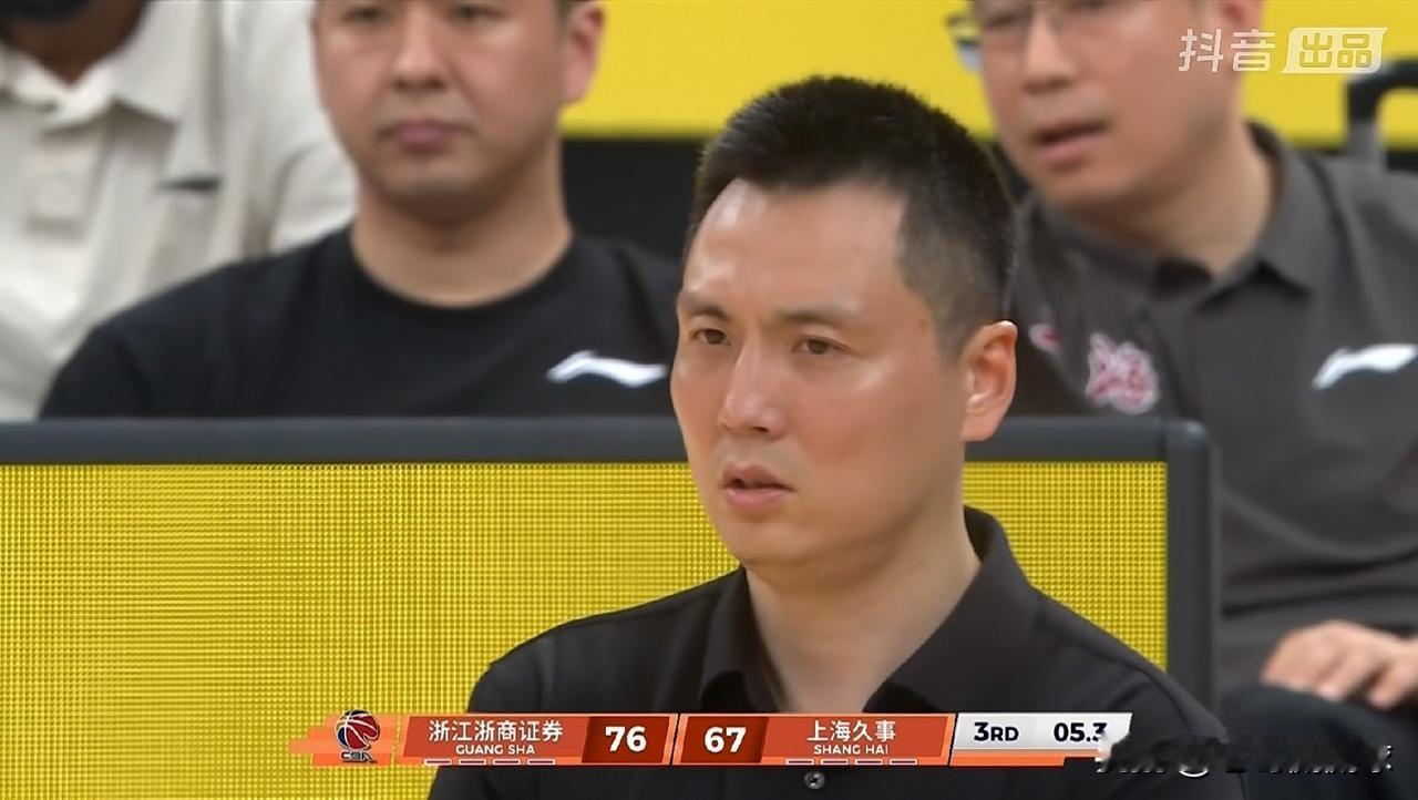 上海久事主帅卢伟真是太忐忑不安了！在今天上海久事客场挑战浙江浙商证券的总决赛G4
