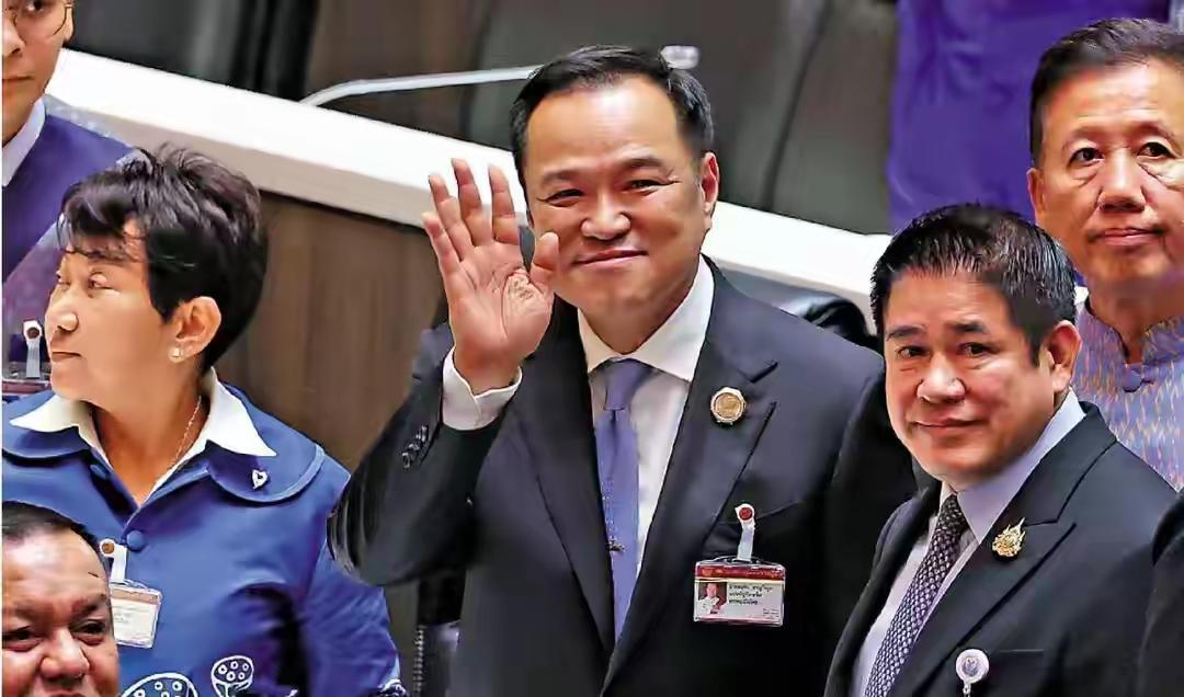 现在有些人，开始打击前任泰国总理佩通坦了。这也很正常，毕竟现在泰国总理阿努廷掌握