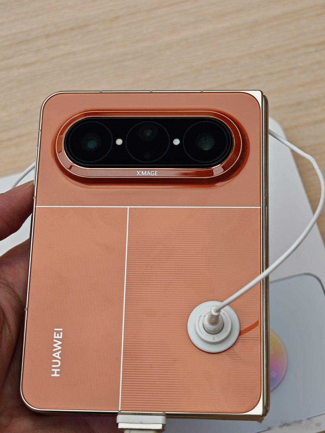 华为PuraXMax首销日销量曝光大阔折叠用起来确实非常舒服，谁摸了能不心动呢？