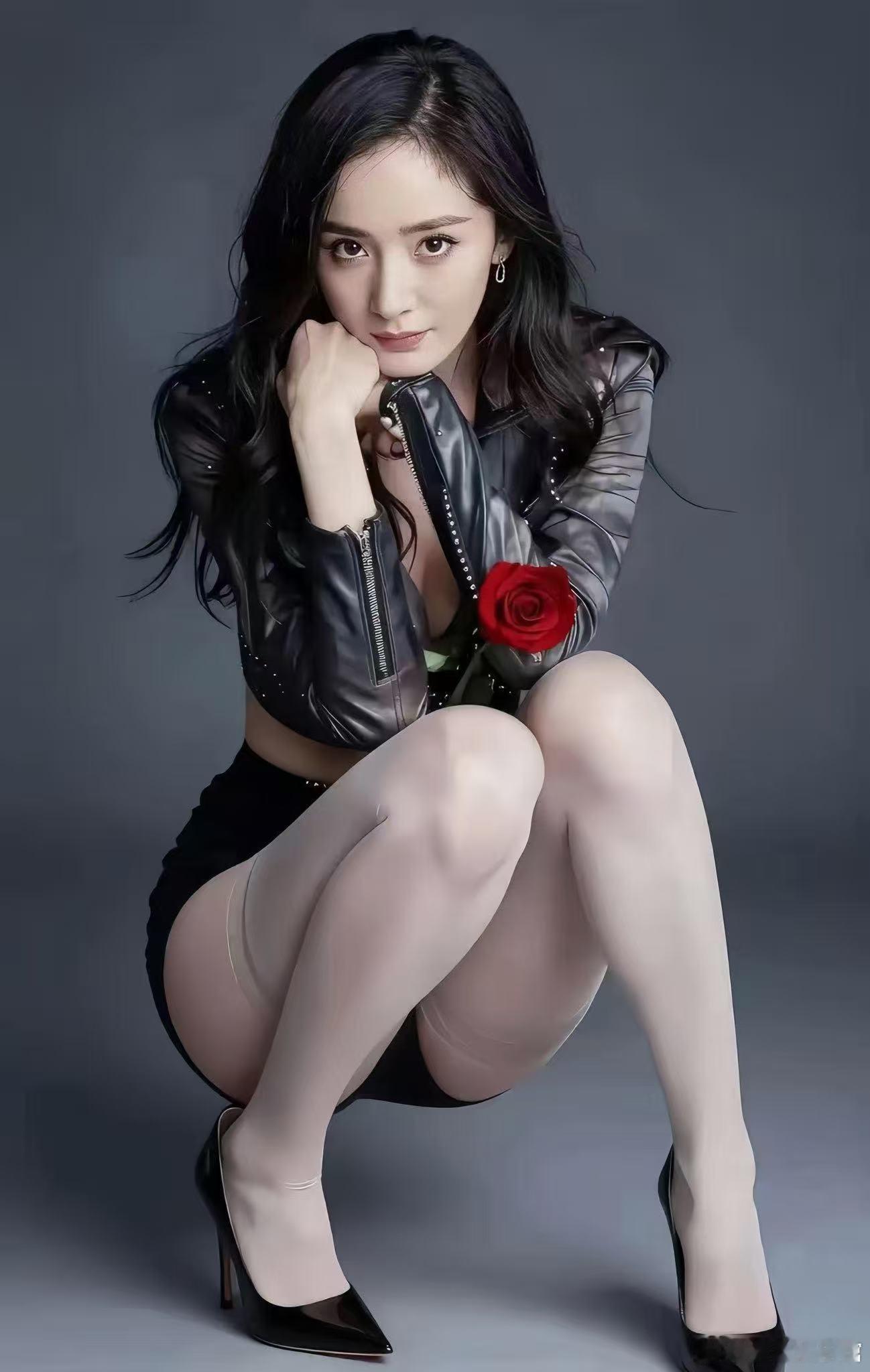 所有人感受今天的杨幂今天的杨幂太抓人眼球了，既有成熟的气场，又保留灵动鲜活的感
