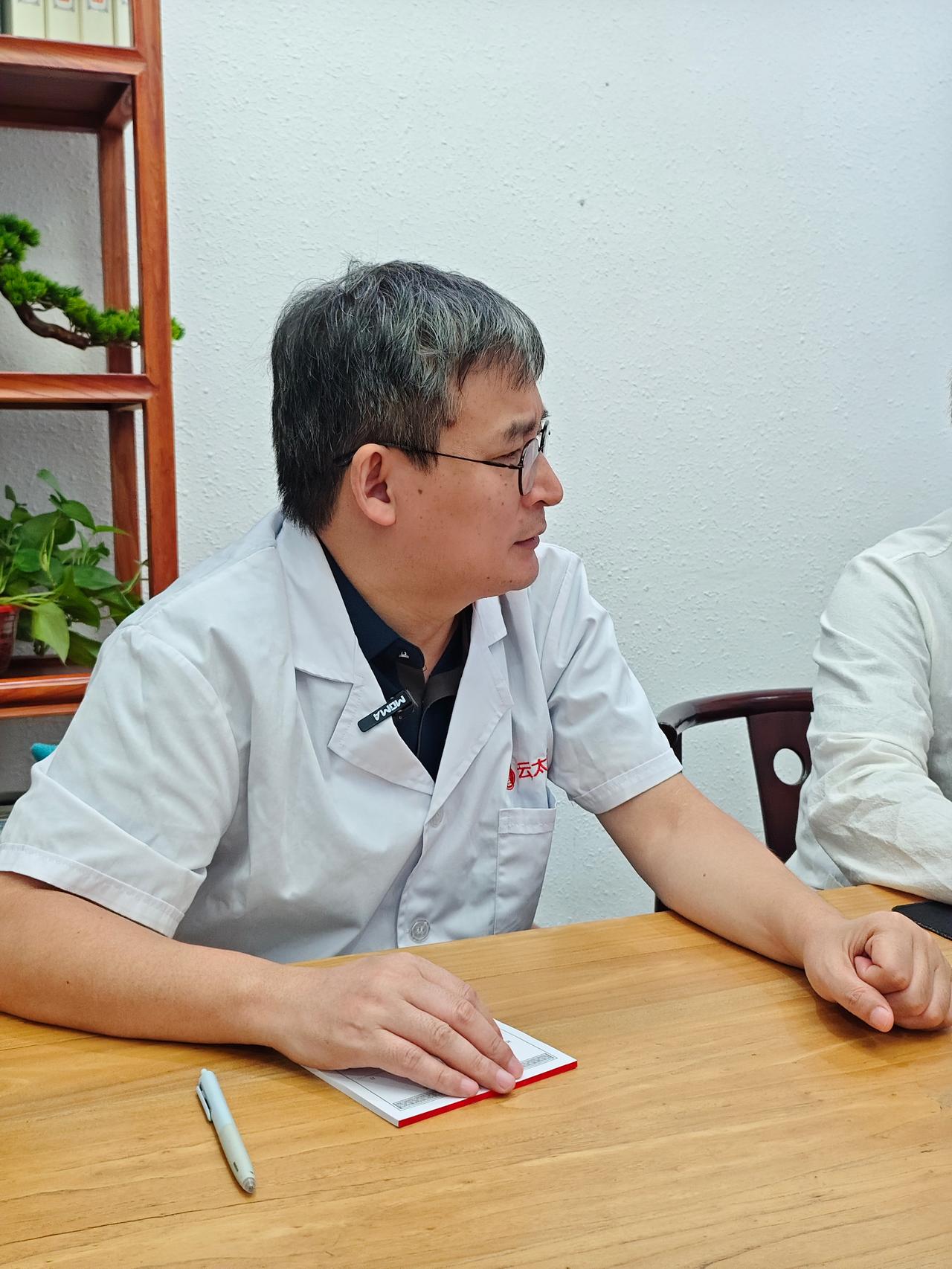 胁胀烦躁，肝郁痰凝，一杯消囊茶助你散囊肿总感觉右胁隐隐胀疼？情绪一激动就肚子