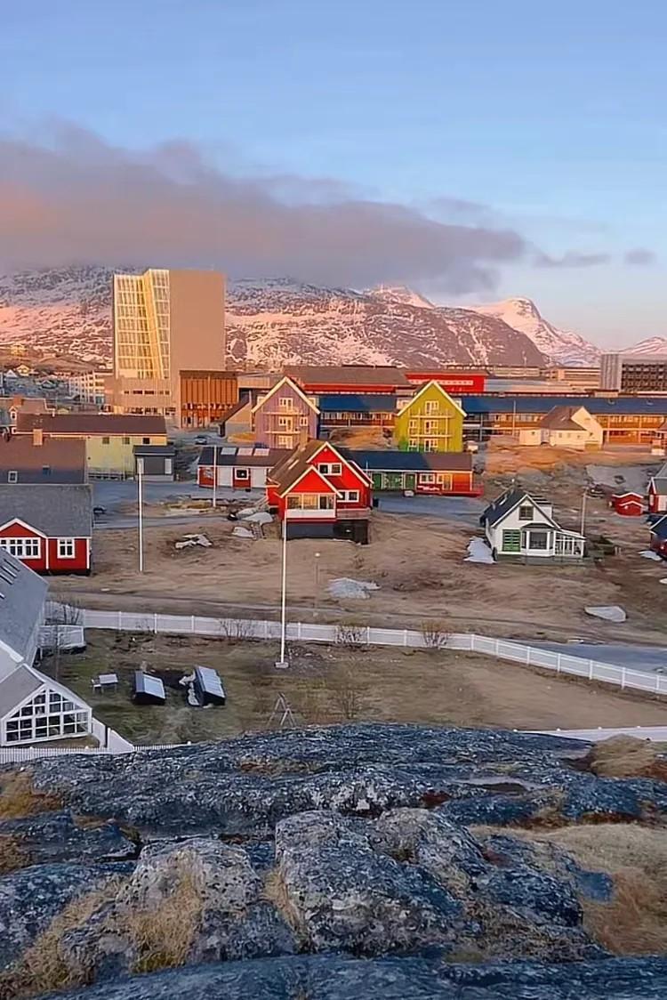 格陵兰岛对丹麦是有不如无。面子挂不住啊，近代民族国家形成之后，领土很多时候就是