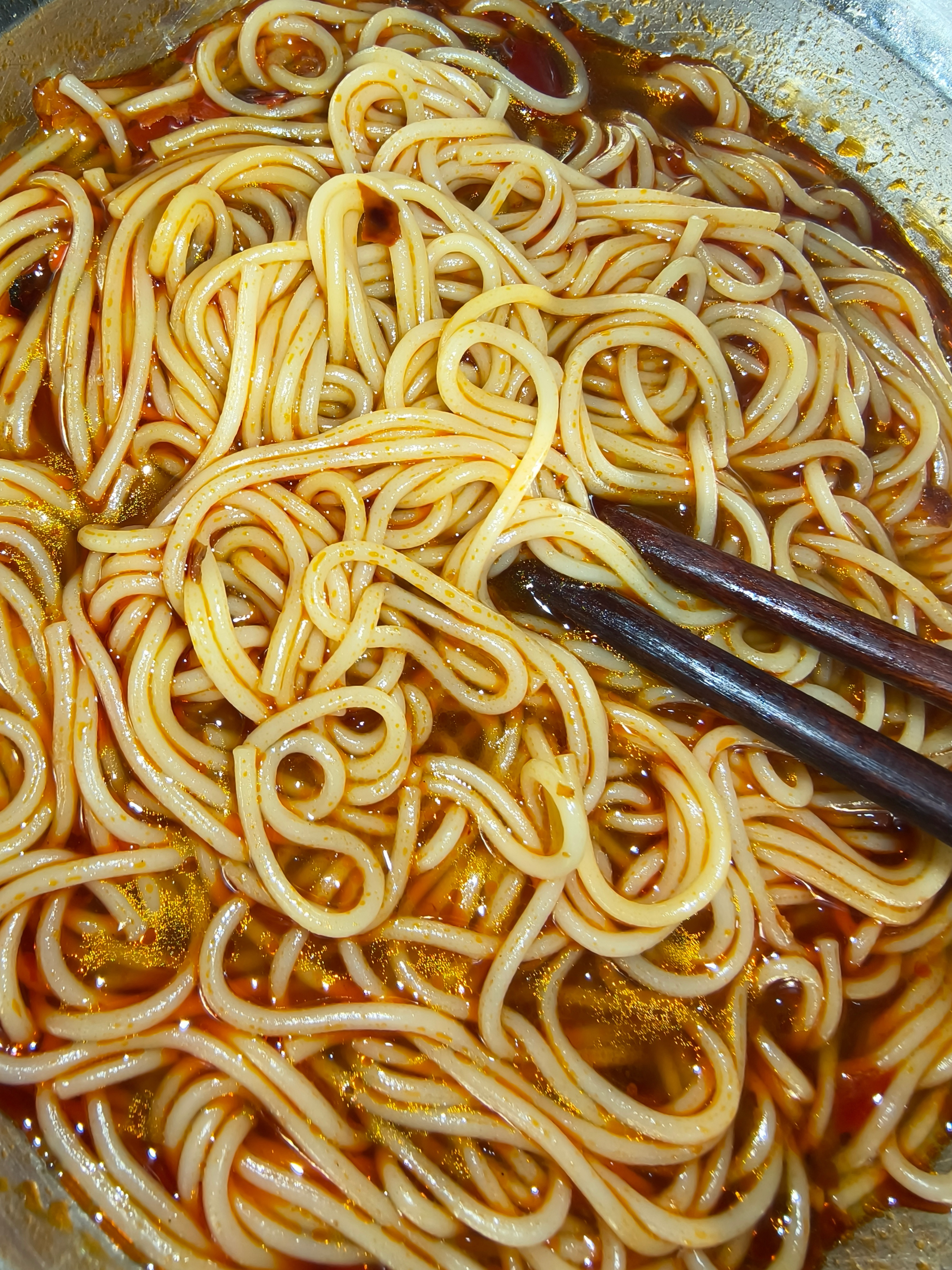 今天的晚餐是一碗朴实无华的面条🍜只有自己一个人在家好舒服哦​​​
