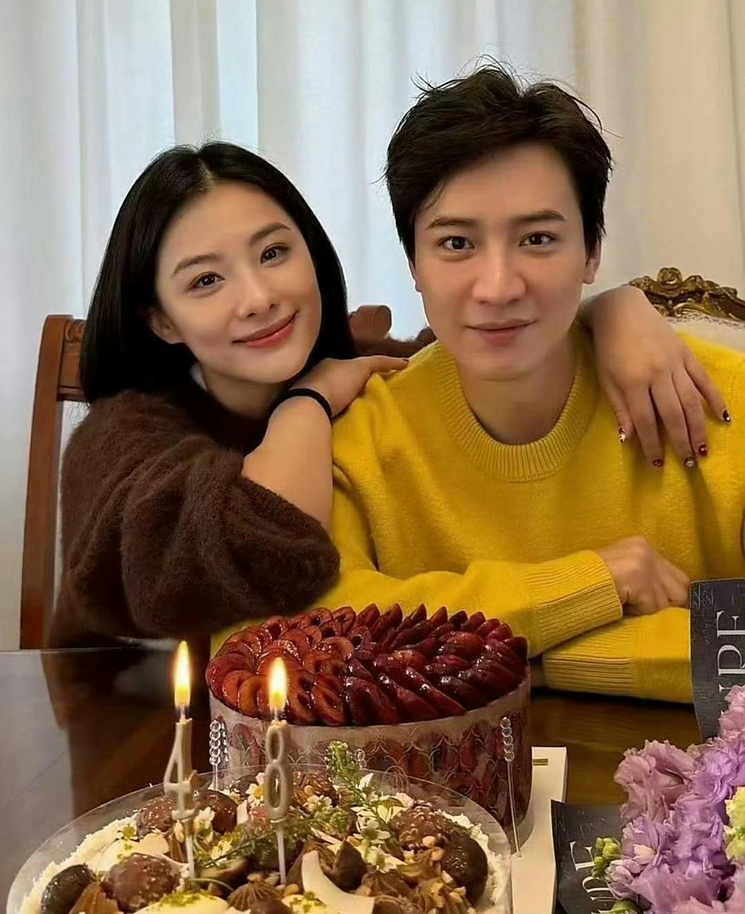 惊呆了！她已经四十五岁了！时光着实对她偏爱有加，昔日于平衡木上轻盈翻转，今朝