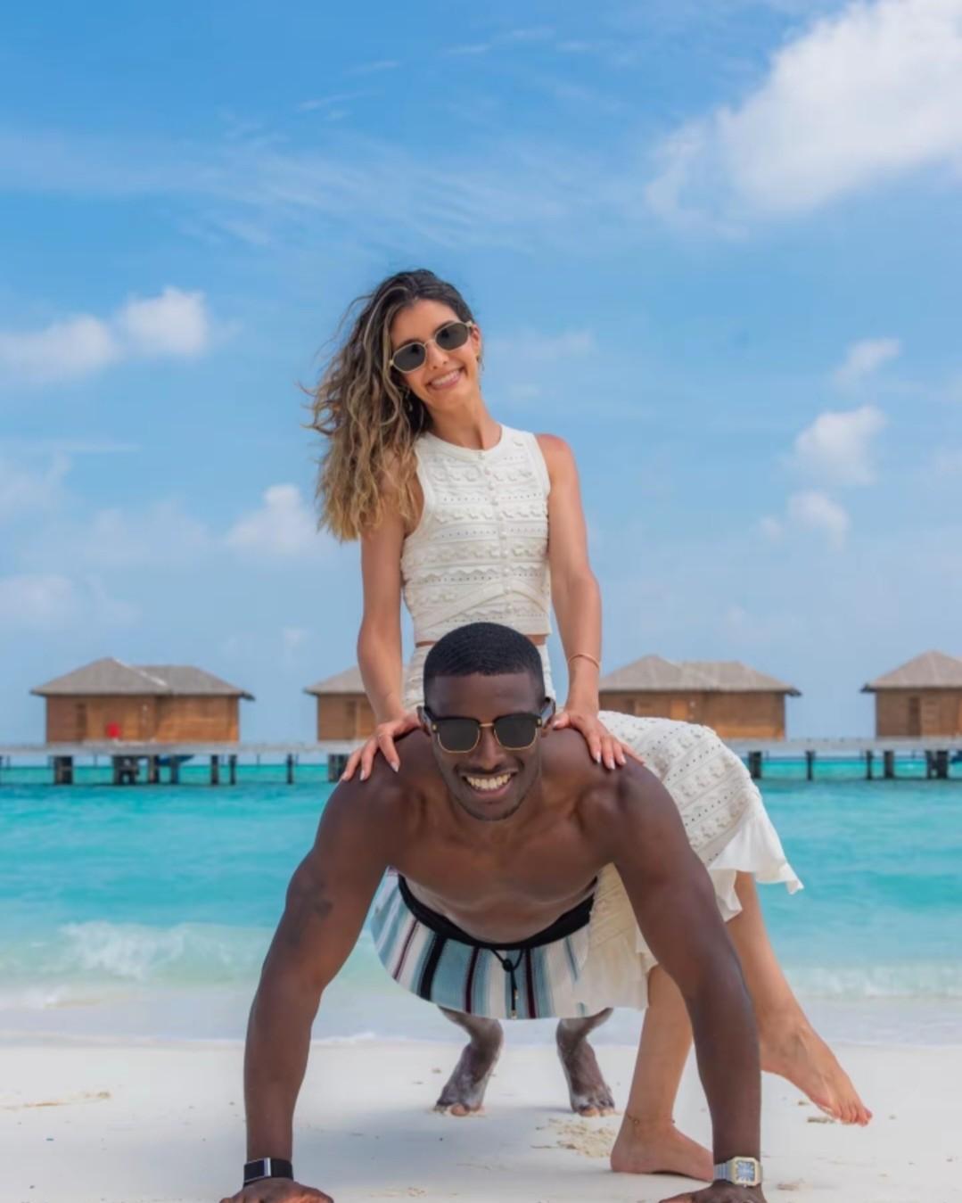 法比奥玩疯了！赶紧回京吧！法比奥属于典型的能挣会花类型，中超联赛最佳金靴射手，