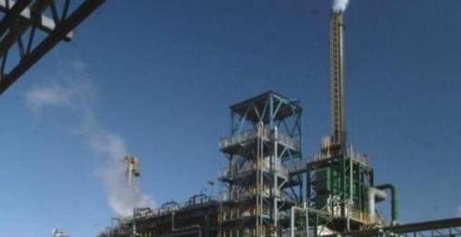 看来这仗有得打了。据彭博社报道，中国已要求其炼油厂停止出口燃料及石油衍生品，并停