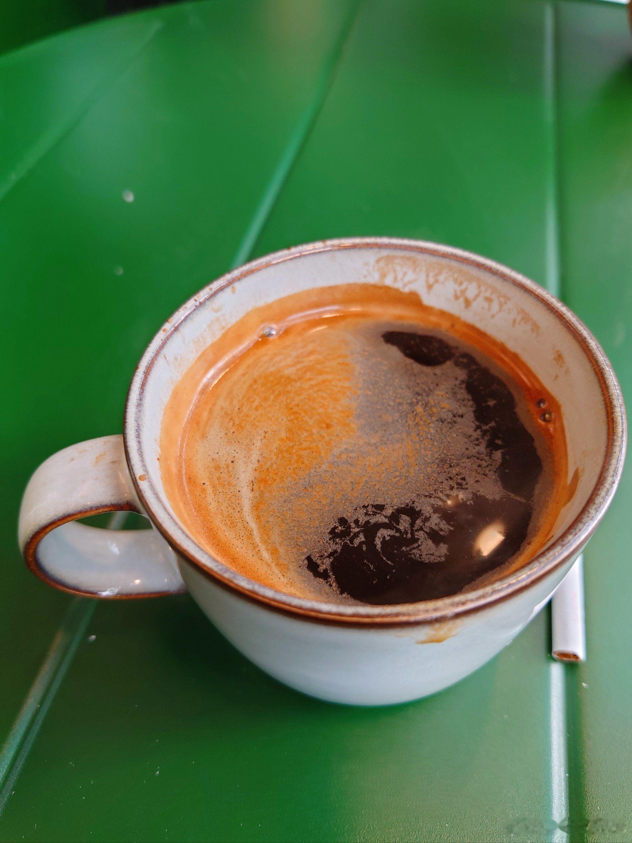 第一批爱喝咖啡的受害者出现了咖啡的劲确实有点太大了，喝完了晚上是真睡不着，而且有