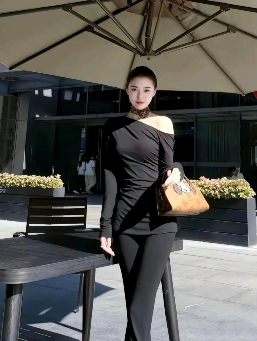 哇塞，美女怎么这么美，这身材颜值逆天了！美女