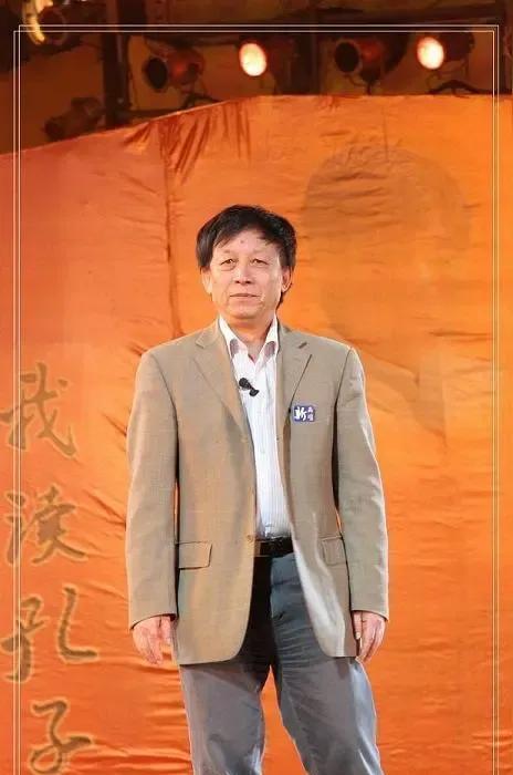 易中天说：公元11世纪是两宋文明一枝独秀，但到了西方现代文明蓬勃发展的时候，中华