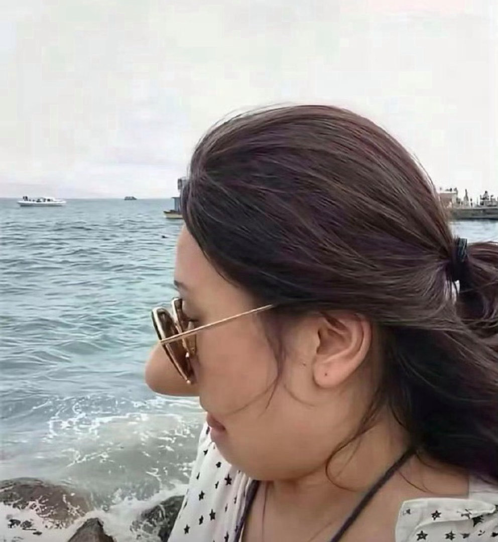 我还以为是鼻子呢，这错位太巧了吧