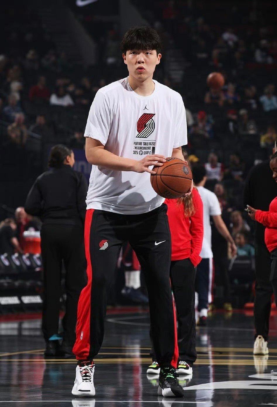 开拓者召回杨瀚森只要没累死，就往死里练，机会把握在自己手里[努力