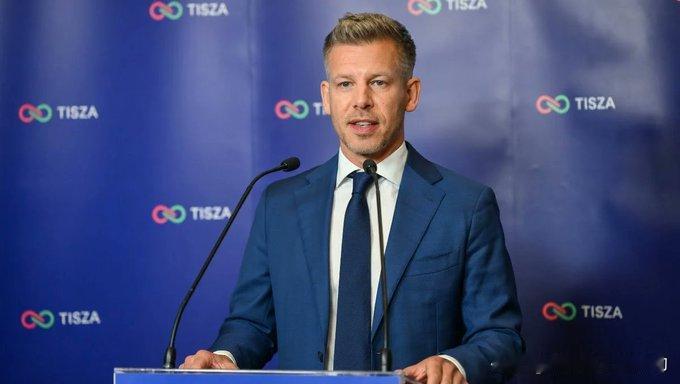 欧尔班傻眼了，他所在的青民盟只获得59个席位，而对手马扎尔领导的蒂萨党至少拿走了