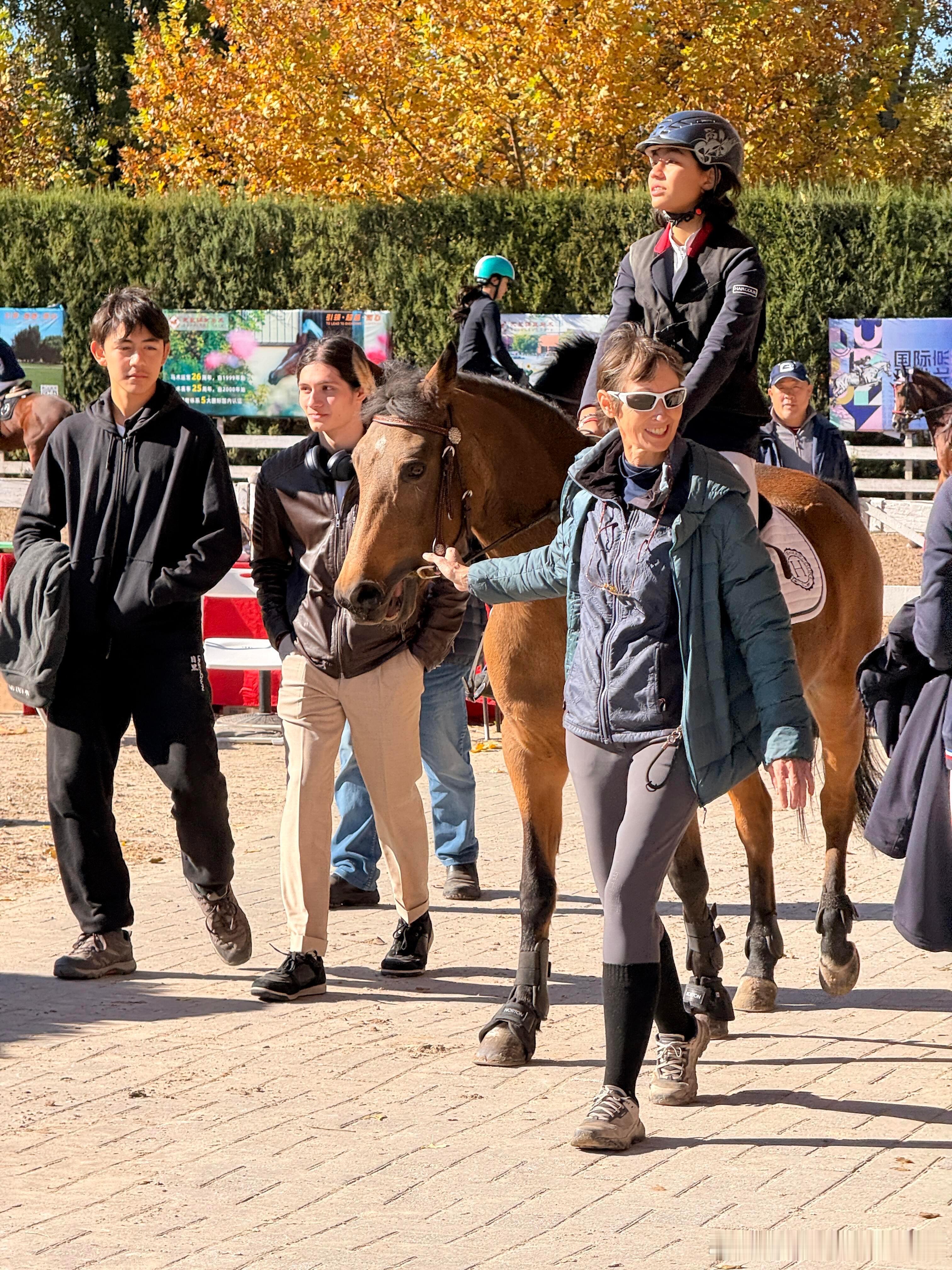 刘烨儿子15岁身高15岁诺一身高马场偶遇诺一霓娜，兄妹俩变化很大​​​