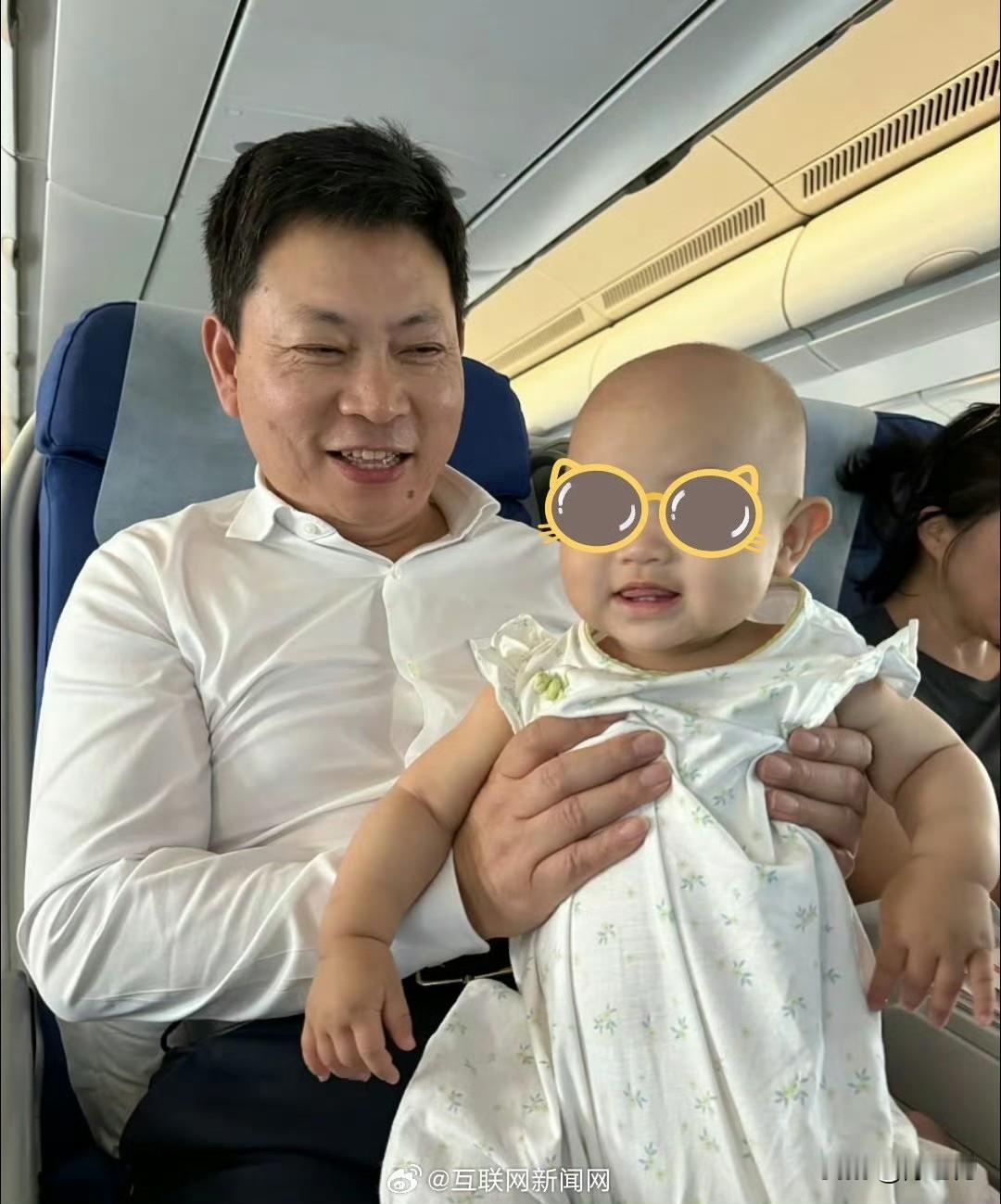 余承东半夜发怒骂脏话，这鸿蒙座舱要整改了，华为在智能驾驶领域下来个“鸵...