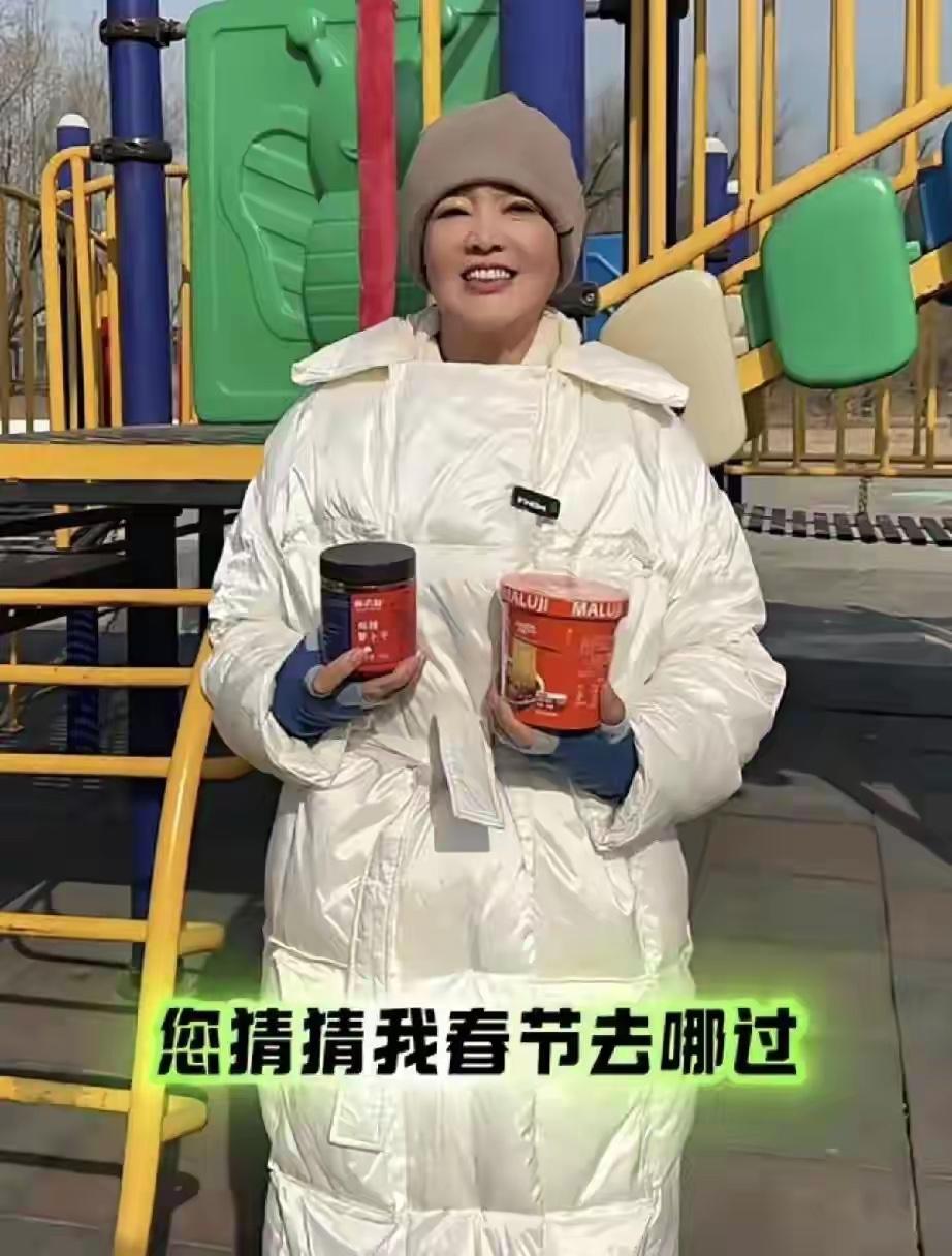 兰姐那么努力，看看她对麻六记的热爱程度，就知道了。去到那里，她都不会忘记宣传麻六