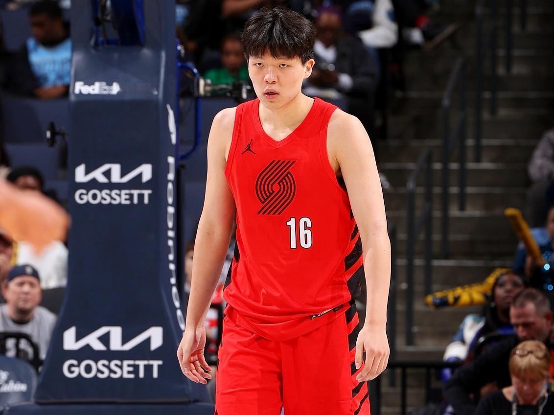 强势砍下两双，这样的杨瀚森想不爱都难受前几天感冒的影响，杨瀚森今天的体能并没