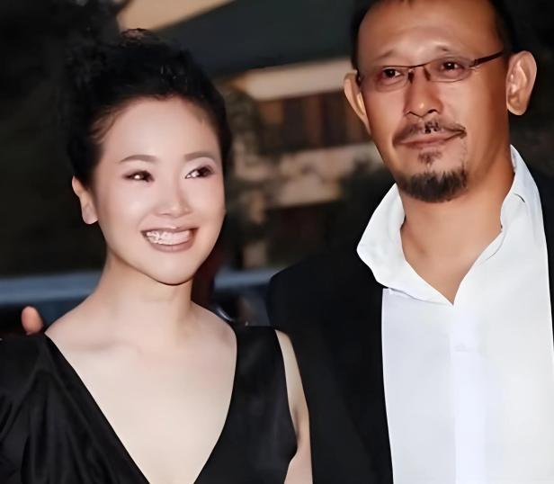 她曾是体操冠军，16岁被姜文带进娱乐圈，绯闻多如雪花，娱乐圈从不缺八卦，缺的是把