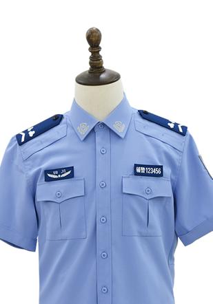 辅警离职时，‌所有配发的制式服装、专用标识、证件及警用装备必须全部上交‌！需