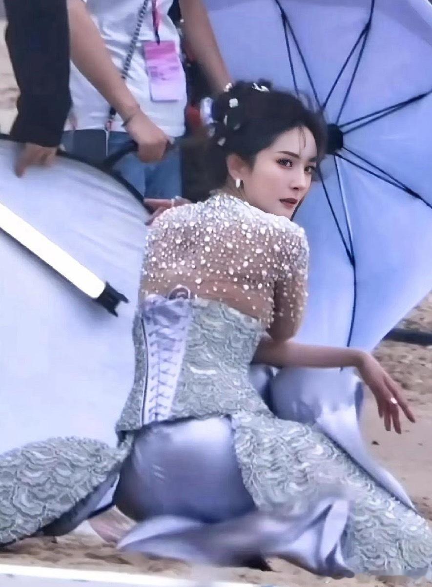 事实证明，杨幂没有垫臀，有点分析能力的人都能看出来。只是她的身材太好，让黑粉们嫉