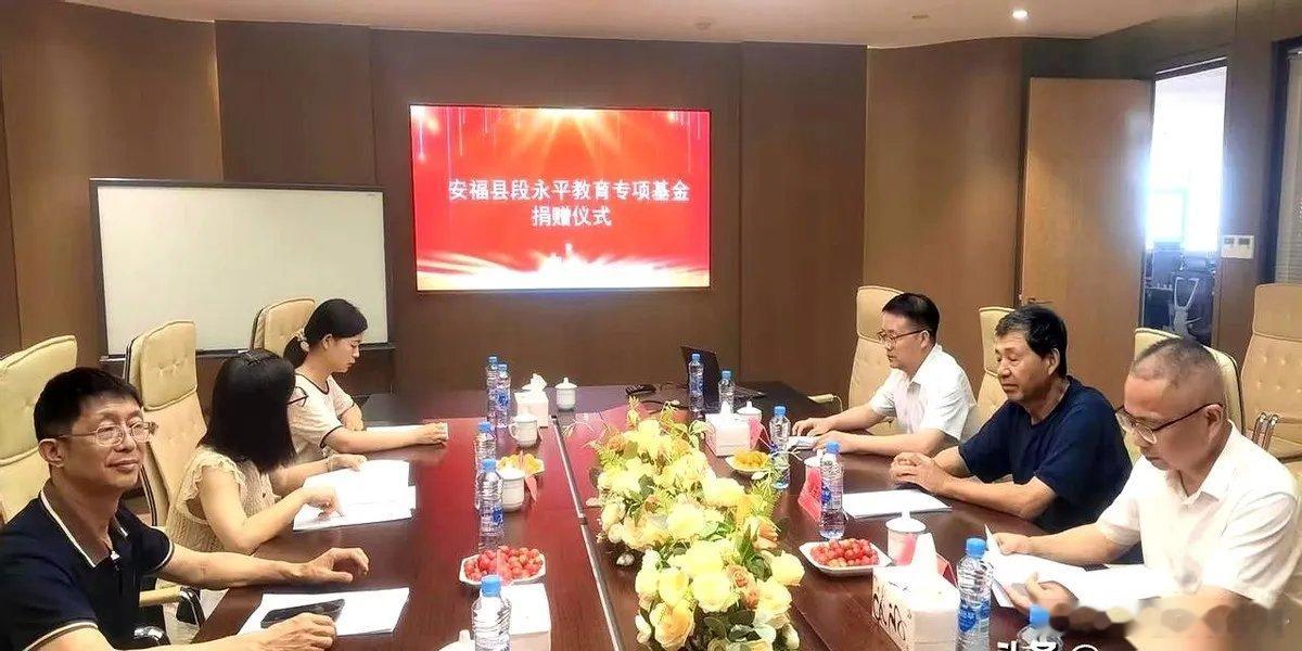 1500万，一万股茅台，直接砸给江西一个小县城。钱还没焐热，就有人开始嘀咕那本护