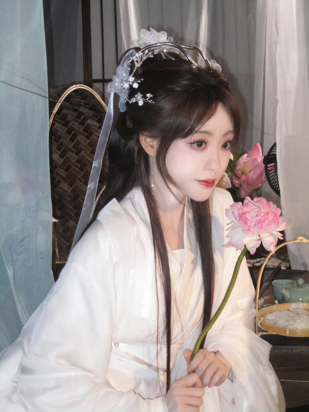 祝绪丹祝绪丹的古装真的好看，她穿古装给人感觉又仙又灵，非常惊艳祝绪丹红