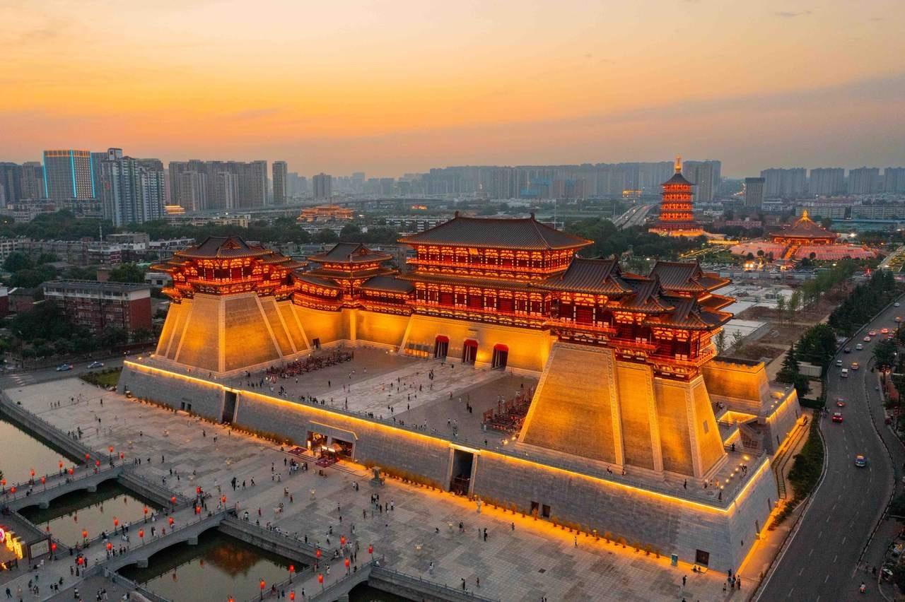 他们哪里是真的分不清宗周、成周的区别，本质就是要把西周都城的叙事往洛邑单一中心上