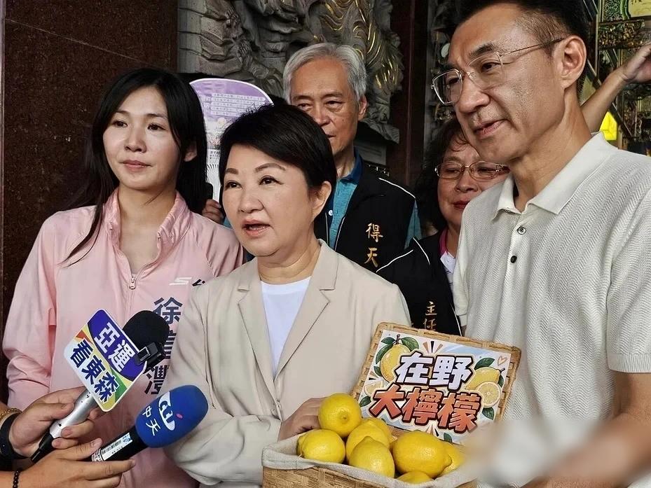 两大信号接连爆出！卢秀燕呼应组建在野大联盟，彰化蓝营握手破冰场面尴尬！