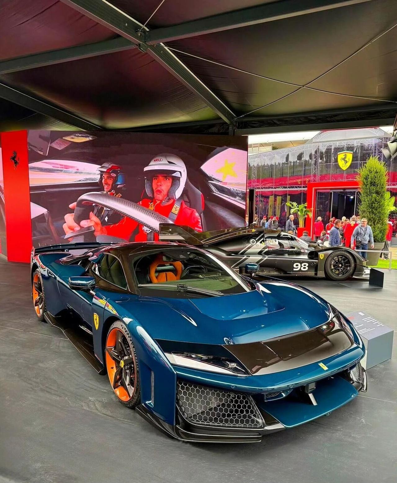 一眼沦陷！FerrariF80身披“蓝色裸碳”战袍，帅到犯规当法拉利标志性的