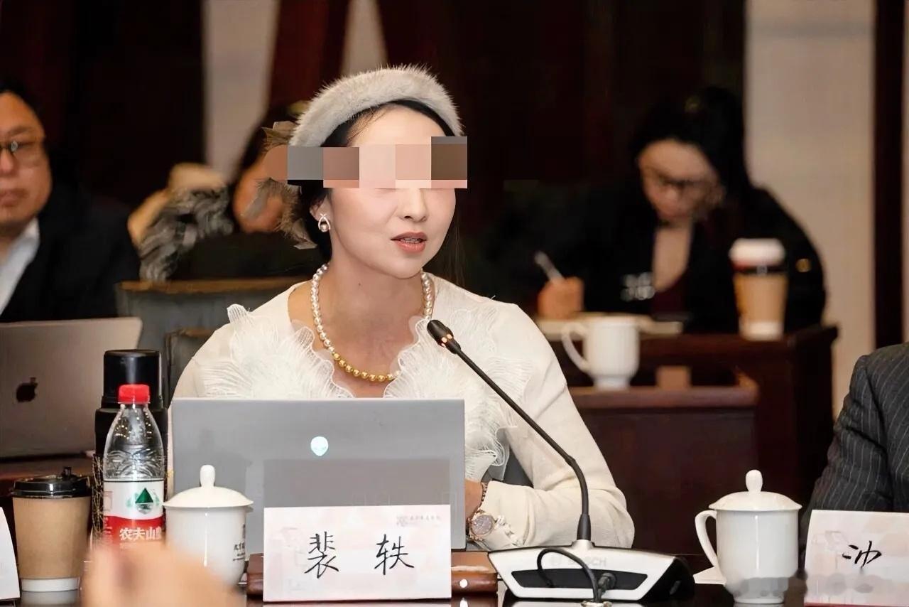 北京理工大学解聘裴副教授，估计她未来职业生涯很难搞体制单位了。第一，换个学校，估