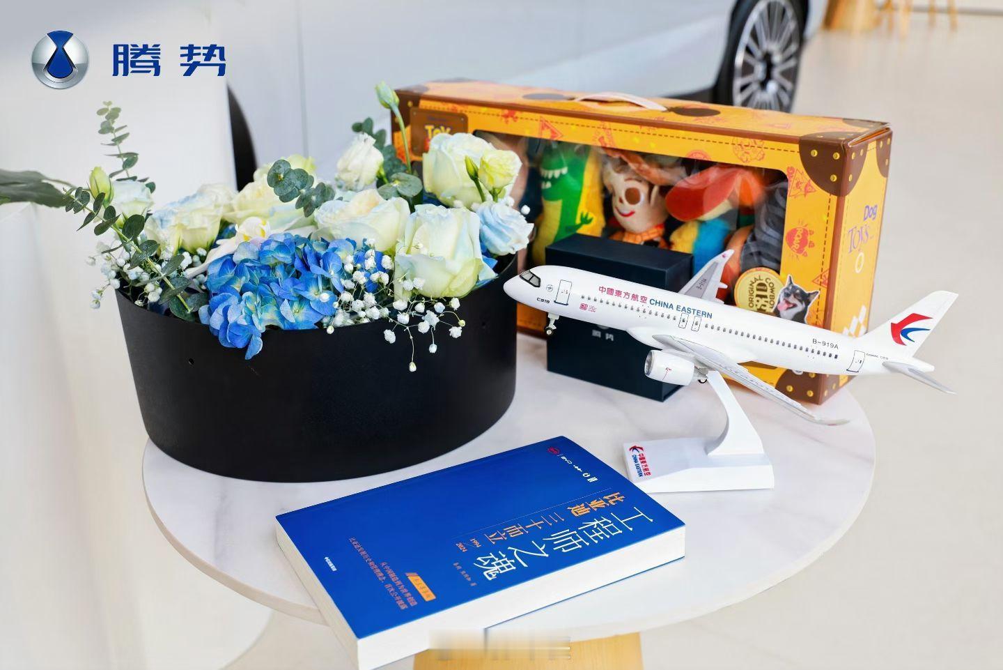 生活就像一杯白开水，不要羡慕别人的饮料。调整心态看生活，处处都是阳光。