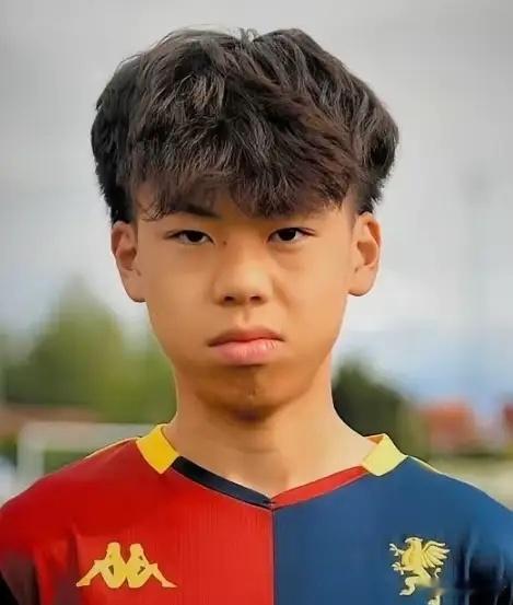 意大利足协为了抢走这位中国少年，竟把电话直接打到了家里，亲口承诺：只要你点头，意