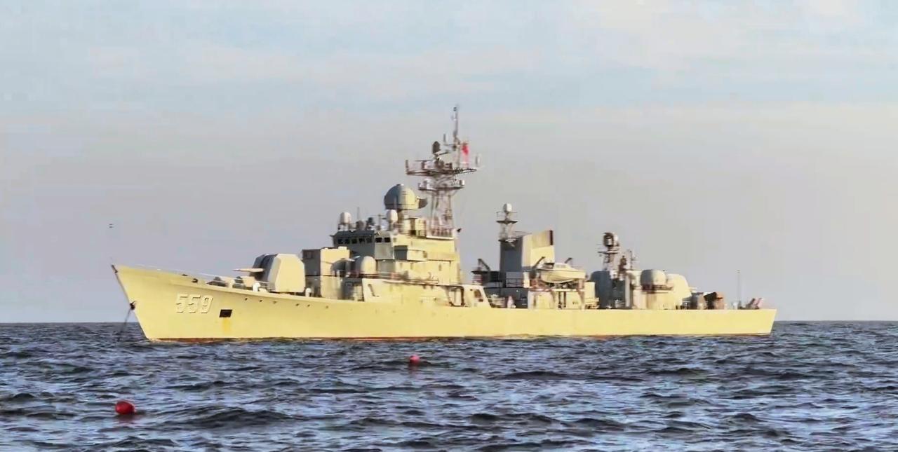 仍在现役的053H1G型“佛山”舰和053H3型“嘉兴”舰，两艘现在都隶属海军试