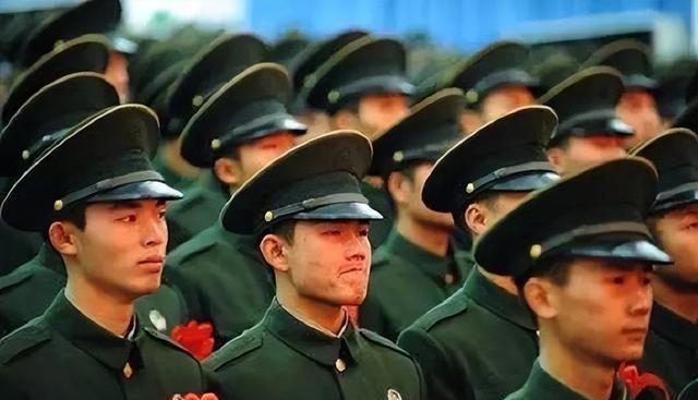 为什么要召回，国家这么多兵不够用的吗？五大战区，有战区是不能动的，预防边境，国