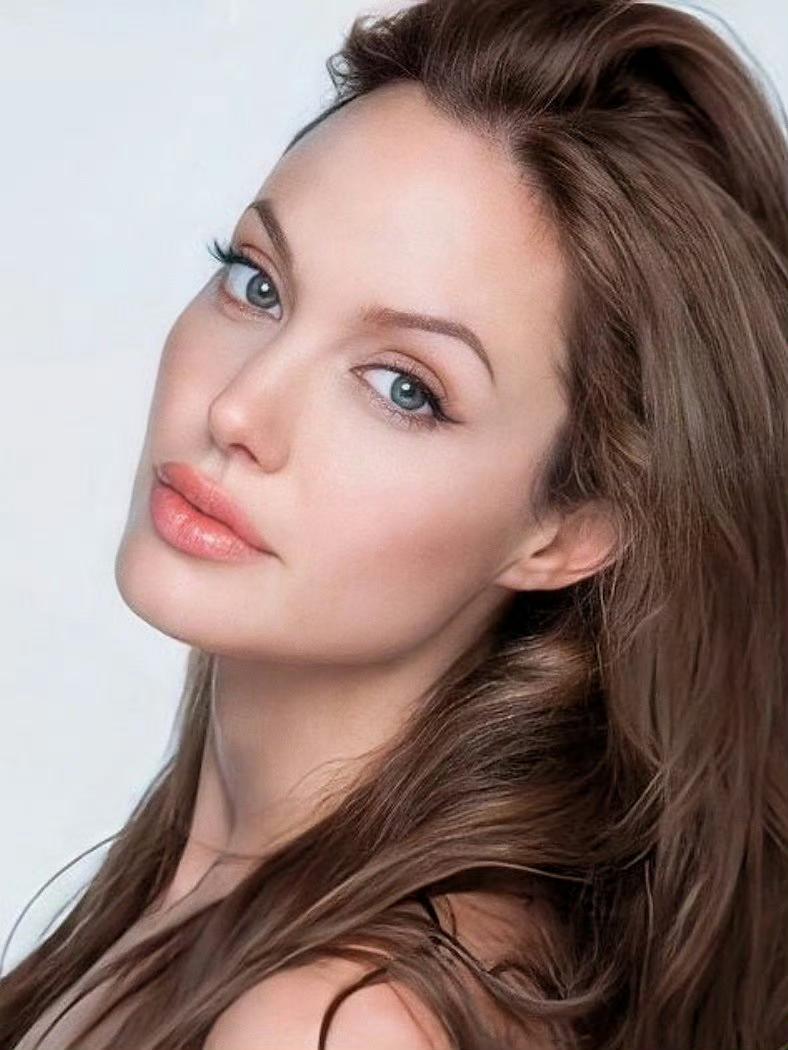 【安吉丽娜·朱莉】性感代名词