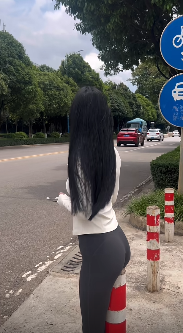 有气冲我来撒别天天去嚯嚯那几根柱子