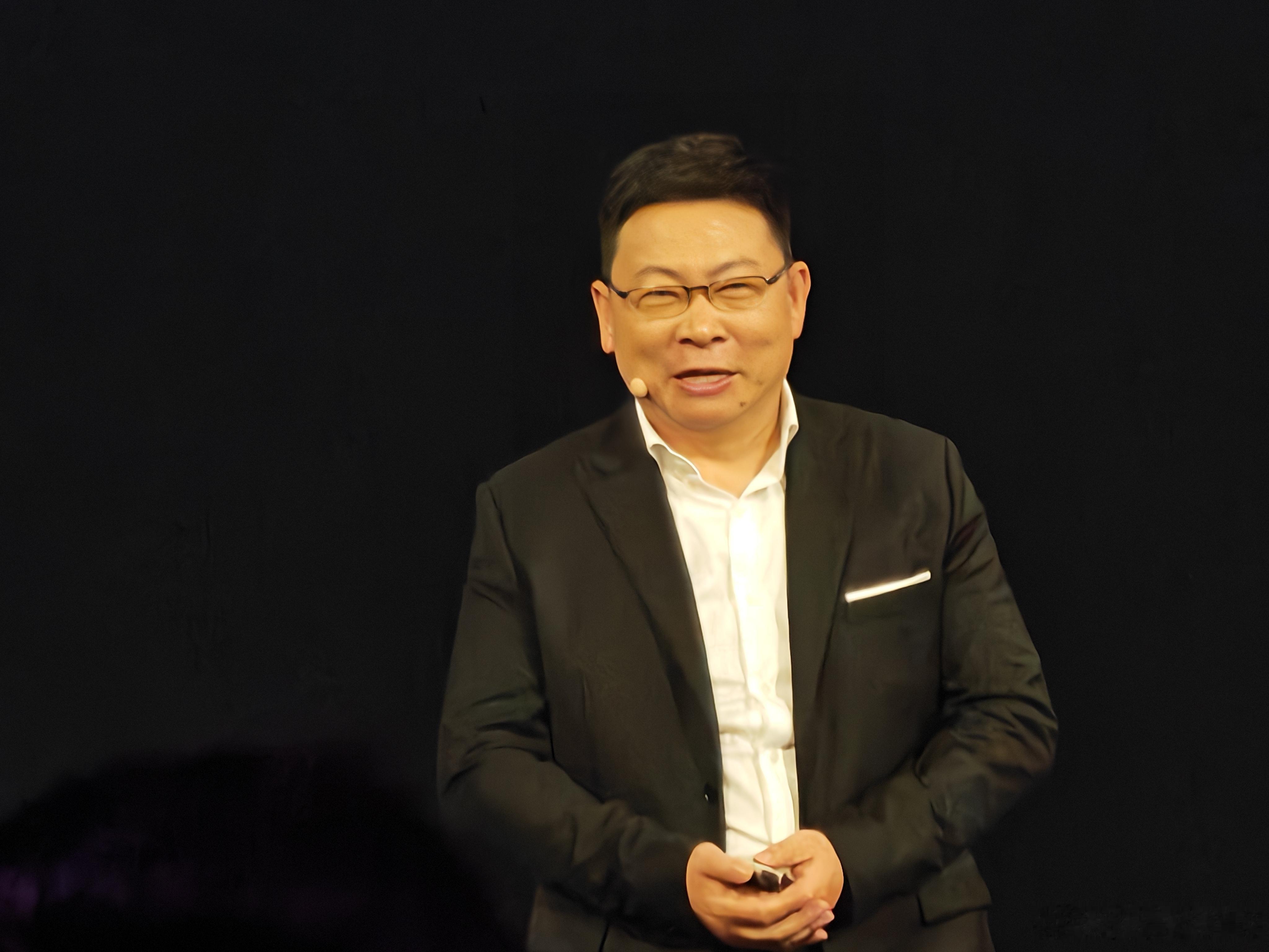 余承东微博“穿帮”：一次失误如何成为华为治理逻辑的试金石“余总转发文案”。六个字，秒删，截图到处传。