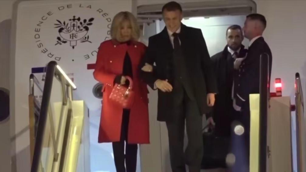 德国吃醋了。针对马克龙访华高规格的接待，德媒开始过分解读。说马克龙不敢向中国提