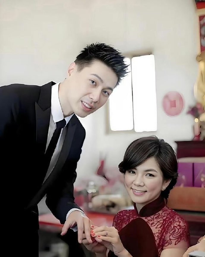 现在才知道，他俩居然是两口子，老公比明星还漂亮​​​