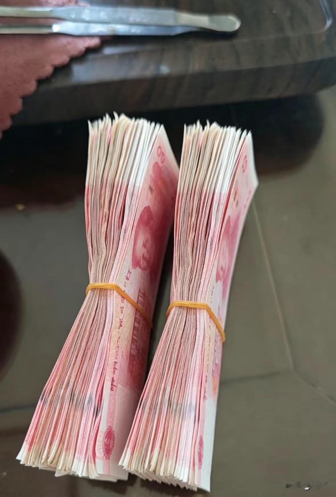 有时候感觉自己过日子像做梦一样不敢梦醒我拼命的上班，不好请假怕老板说我不