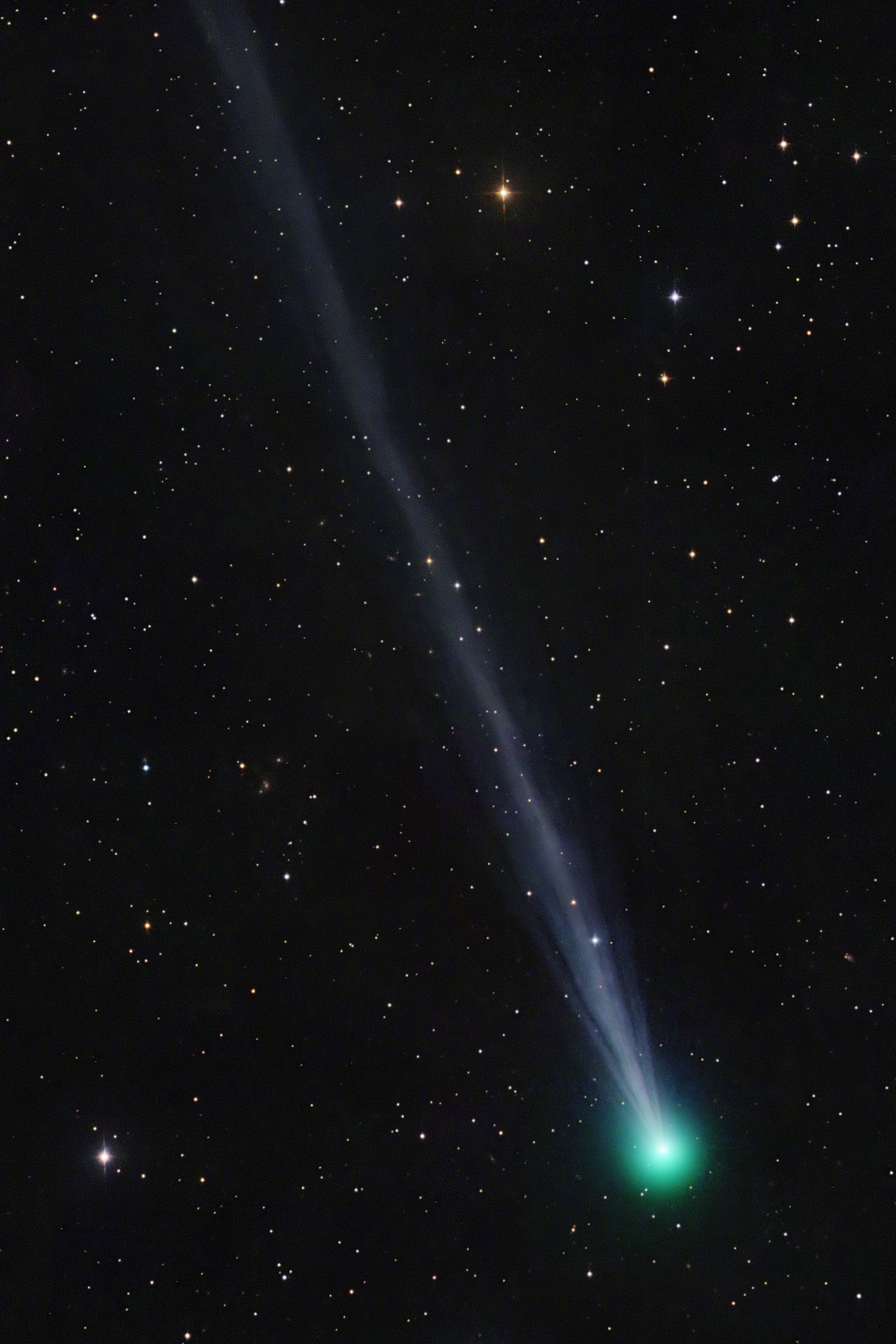 昨天早上追踪阿尔忒弥斯2号的时候，顺便拍了一张晨光里的彗星。这颗彗星编号C/20